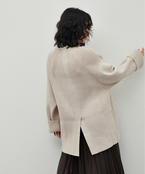 LARUTA(ラルータ)の「【LARUTA】前後2WAYスリットドルマンニットプルオーバー(ニット/セーター・レディース・ベージュ/オフホワイト/カーキ/サックスブルー/ブラック系その他・FREE)」の9枚目の写真