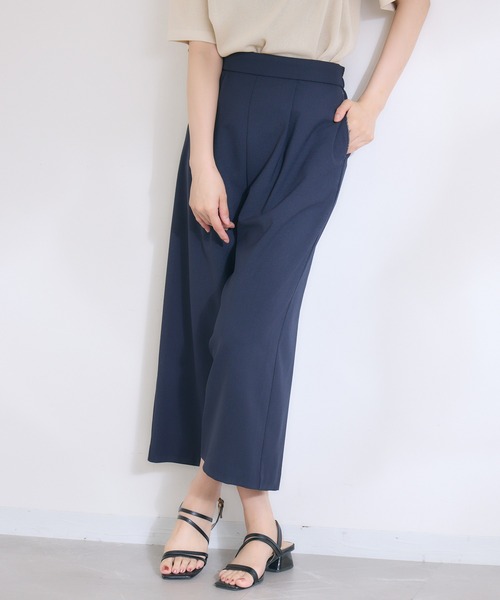 KATHARINE ROSS（キャサリンロス）の「【KATHARINE ROSS】【COOL】【接触冷感】【ドライタッチ】 日本製クロップドワイドパンツ（スラックス・レディース・ベージュ/ネイビー・MEDIUM）」の2枚目の写真