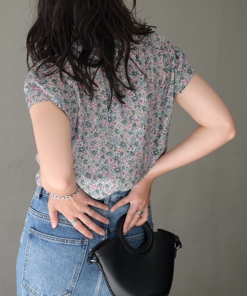 パラスパレス 　フレンチスリーブ　ブラウス マルチカラー 　バックボタン　シャツ パラスパレス フレンチスリーブ ブラウス マルチカラー バック