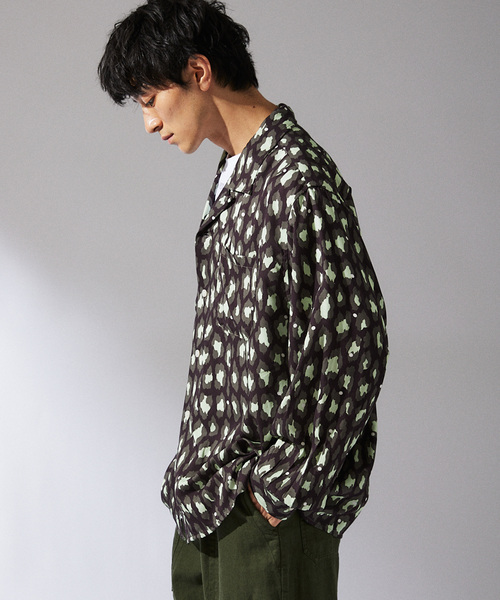 JOURNAL STANDARD relume（ジャーナルスタンダード　レリューム）の「CALIFORNIA レーヨンパターン ボリュームスリーブシャツ（シャツ/ブラウス・メンズ・グリーン/ブラック/イエロー/ブルー系その他・LARGE/MEDIUM）」の16枚目の写真