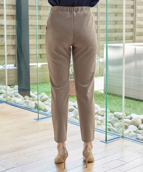 Tiaclasse(ティアクラッセ)の「日本製ジョーゼットピンタックテーパードパンツ(その他パンツ・レディース・キャメル/ブラック/カーキ・S/M/L)」の4枚目の写真