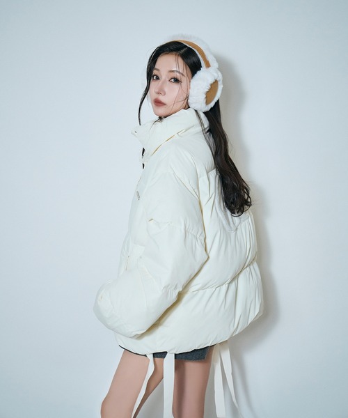 ANDGEEBEE(アンジービー)の「UNISEX バックロゴエコダウン(ダウンジャケット/コート・レディース・ブルー/アイボリー・FREE)」の8枚目の写真