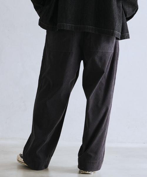 JOURNAL STANDARD relume(ジャーナルスタンダード レリューム)の「TECH SOLOTEX コーデュロイウォッシャブル イージーベイカーパンツ(その他パンツ・メンズ・チャコールグレー/ベージュ系その他/チョコ/ブラック・LARGE/MEDIUM)」の8枚目の写真