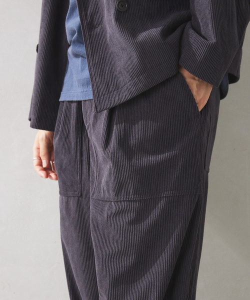 JOURNAL STANDARD relume(ジャーナルスタンダード レリューム)の「TECH SOLOTEX コーデュロイウォッシャブル イージーベイカーパンツ(その他パンツ・メンズ・チャコールグレー/ベージュ系その他/チョコ/ブラック・LARGE/MEDIUM)」の12枚目の写真