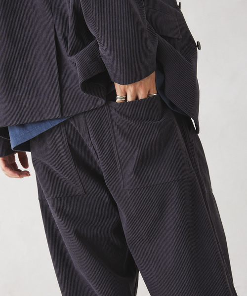 JOURNAL STANDARD relume(ジャーナルスタンダード レリューム)の「TECH SOLOTEX コーデュロイウォッシャブル イージーベイカーパンツ(その他パンツ・メンズ・チャコールグレー/ベージュ系その他/チョコ/ブラック・LARGE/MEDIUM)」の14枚目の写真