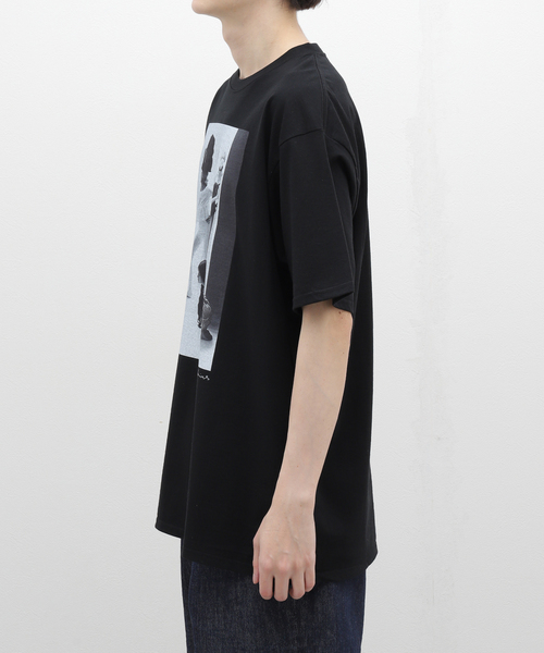 EDIFICE（エディフィス）の「COUTURE D`ADAM × Sam Haskins(クチュール ドアダム×サムハスキンス)  TEE（Tシャツ/カットソー・メンズ・ブラック系その他/ブラック×ブラック/ブラック・40/42）」の6枚目の写真