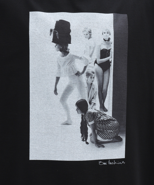 EDIFICE（エディフィス）の「COUTURE D`ADAM × Sam Haskins(クチュール ドアダム×サムハスキンス)  TEE（Tシャツ/カットソー・メンズ・ブラック系その他/ブラック×ブラック/ブラック・40/42）」の13枚目の写真