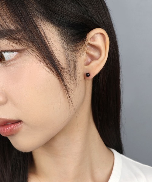 4INT.（フォイント）の「メタルボール スタッドピアス / サージカルステンレス316L (金属アレルギー対応)（ピアス（両耳用）・メンズ・ブラック/シルバー/ゴールド・3/5）」の7枚目の写真