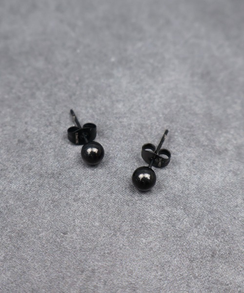 4INT.（フォイント）の「メタルボール スタッドピアス / サージカルステンレス316L (金属アレルギー対応)（ピアス（両耳用）・メンズ・ブラック/シルバー/ゴールド・3/5）」の10枚目の写真