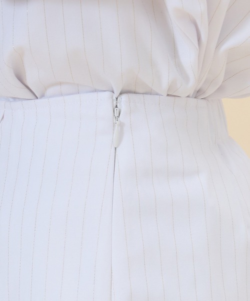 REDYAZEL（レディアゼル）の「【セットアップ可能】ゴールドラメストライプラップショートパンツ（その他パンツ・レディース・オフホワイト/グレー/ネイビー・FREE）」の9枚目の写真