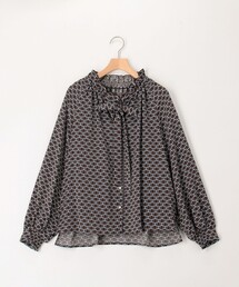 レトロプリントギャザーネックブラウス