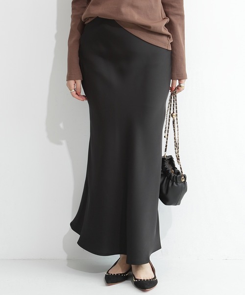 品のある光沢感 サテンナロースカート（スカート）｜by LEGNA