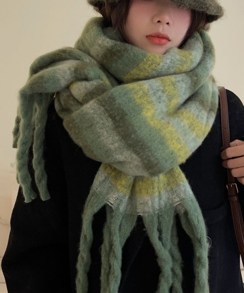 Fun & Daily（ファンアンドデイリー）の「F&D : マルチボーダーマフラー（マフラー・レディース・ブラウン/グリーン・FREE）」の5枚目の写真