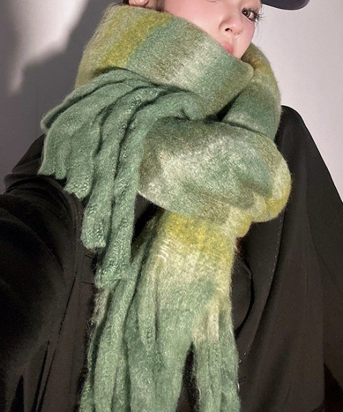 Fun & Daily（ファンアンドデイリー）の「F&D : マルチボーダーマフラー（マフラー・レディース・ブラウン/グリーン・FREE）」の3枚目の写真