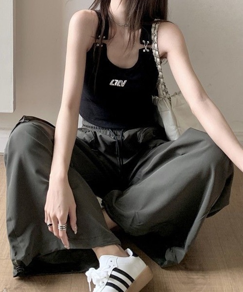 Lace Ladies(レースレディース)の「ソリッドカラー サスペンダー風 コンパクト ラウンド タンクトップ(タンクトップ・レディース・ブラック/ホワイト・S/M/L/XL)」の16枚目の写真