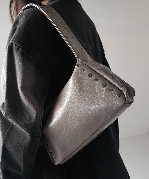 me+em select(ミームセレクト)の「【 2color】スタッズデザインスクエアショルダーバッグ / stud design square shoulder bag(ショルダーバッグ・レディース・ブラック/グレー・FREE)」の1枚目の写真