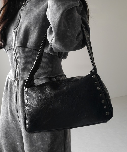 me+em select(ミームセレクト)の「【 2color】スタッズデザインスクエアショルダーバッグ / stud design square shoulder bag(ショルダーバッグ・レディース・ブラック/グレー・FREE)」の9枚目の写真