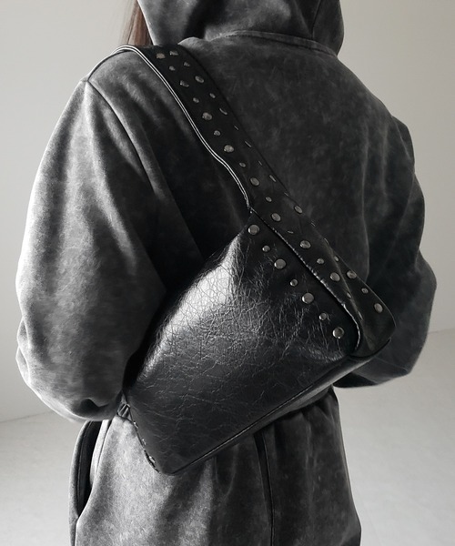 me+em select(ミームセレクト)の「【 2color】スタッズデザインスクエアショルダーバッグ / stud design square shoulder bag(ショルダーバッグ・レディース・ブラック/グレー・FREE)」の12枚目の写真