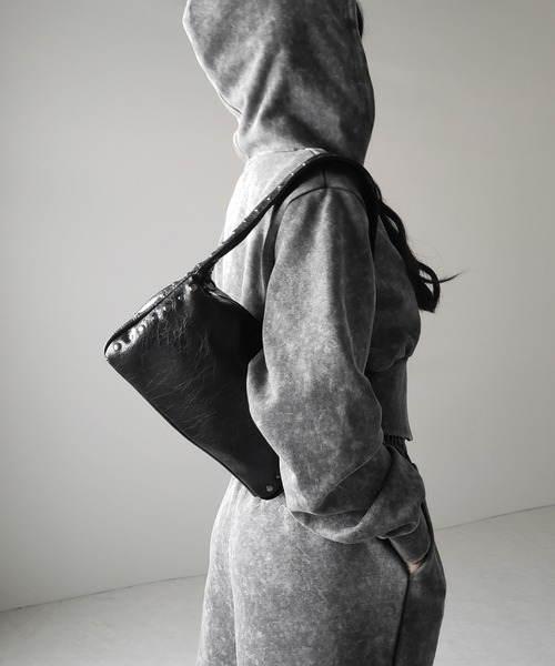 me+em select(ミームセレクト)の「【 2color】スタッズデザインスクエアショルダーバッグ / stud design square shoulder bag(ショルダーバッグ・レディース・ブラック/グレー・FREE)」の15枚目の写真