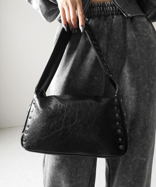 me+em select(ミームセレクト)の「【 2color】スタッズデザインスクエアショルダーバッグ / stud design square shoulder bag(ショルダーバッグ・レディース・ブラック/グレー・FREE)」の16枚目の写真