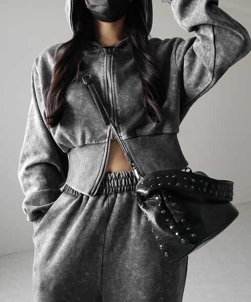 me+em select(ミームセレクト)の「【 2color】スタッズデザインスクエアショルダーバッグ / stud design square shoulder bag(ショルダーバッグ・レディース・ブラック/グレー・FREE)」の21枚目の写真