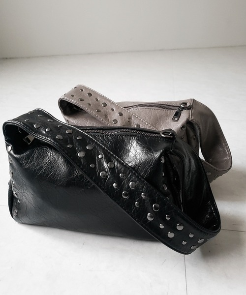 me+em select(ミームセレクト)の「【 2color】スタッズデザインスクエアショルダーバッグ / stud design square shoulder bag(ショルダーバッグ・レディース・ブラック/グレー・FREE)」の3枚目の写真