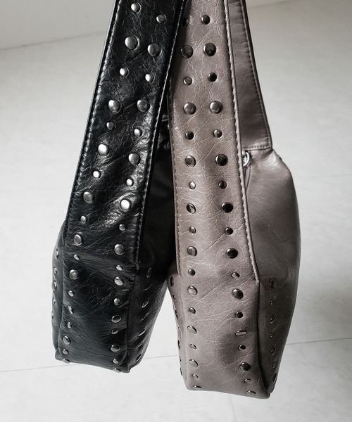me+em select(ミームセレクト)の「【 2color】スタッズデザインスクエアショルダーバッグ / stud design square shoulder bag(ショルダーバッグ・レディース・ブラック/グレー・FREE)」の5枚目の写真
