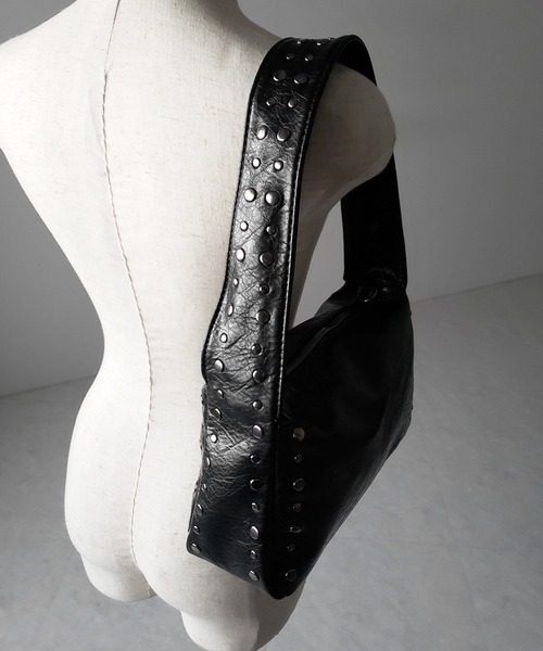 me+em select(ミームセレクト)の「【 2color】スタッズデザインスクエアショルダーバッグ / stud design square shoulder bag(ショルダーバッグ・レディース・ブラック/グレー・FREE)」の7枚目の写真
