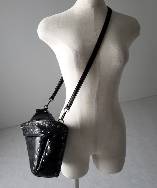 me+em select(ミームセレクト)の「【 2color】スタッズデザインスクエアショルダーバッグ / stud design square shoulder bag(ショルダーバッグ・レディース・ブラック/グレー・FREE)」の8枚目の写真