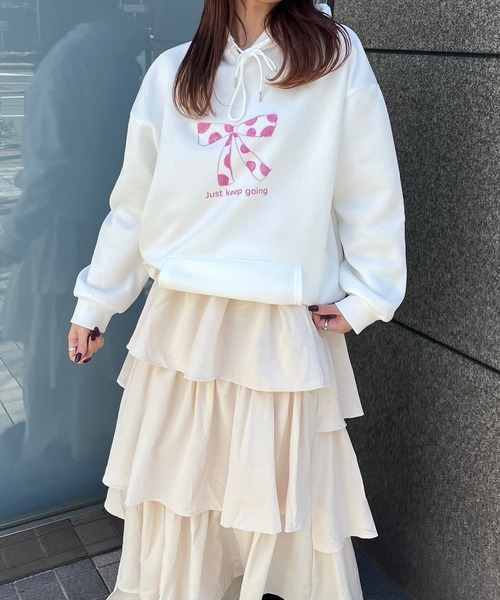 merrylatte(メリーラテ)の「ピンクドットリボンパーカー(パーカー・レディース・ホワイト・LARGE)」の1枚目の写真