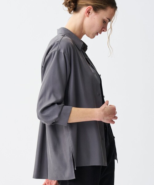 uncrave（アンクレイヴ）の「フィブリルシャンブレー ミドルシャツ（シャツ/ブラウス・レディース・ダークブラウン系/グレー系/ベージュ系・1/2）」の9枚目の写真