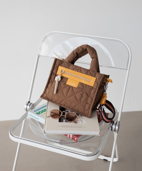 BAYFLOW（ベイフロー）の「[500mlペットボトルが入る]キルトパッファースクエアショルダー（ショルダーバッグ・レディース・ブラック/ライトグレー/ネイビー/ベージュ系/イエロー/オレンジ/アイボリー/シルバー/ブラウン/ホワイト・FREE）」の5枚目の写真