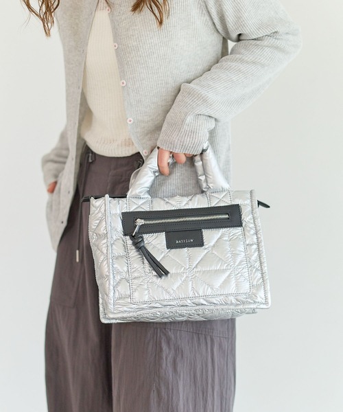 BAYFLOW（ベイフロー）の「[500mlペットボトルが入る]キルトパッファースクエアショルダー（ショルダーバッグ・レディース・ブラック/ライトグレー/ネイビー/ベージュ系/イエロー/オレンジ/アイボリー/シルバー/ブラウン/ホワイト・FREE）」の10枚目の写真