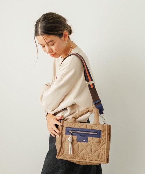 BAYFLOW（ベイフロー）の「[500mlペットボトルが入る]キルトパッファースクエアショルダー（ショルダーバッグ・レディース・ブラック/ライトグレー/ネイビー/ベージュ系/イエロー/オレンジ/アイボリー/シルバー/ブラウン/ホワイト・FREE）」の15枚目の写真