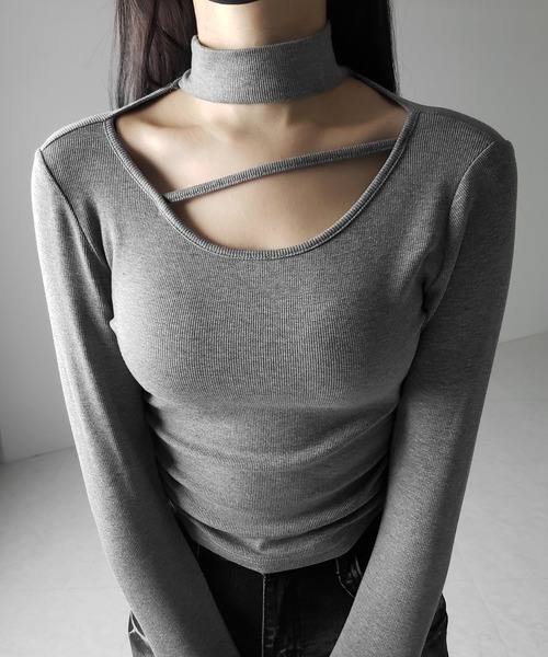 me+em select(ミームセレクト)の「【 3color / 裏起毛 】チョーカーナナメストラップシャーリングトップス / choker naname strap shirring tops(Tシャツ/カットソー・レディース・ホワイト/ブラック/グレー・FREE)」の3枚目の写真