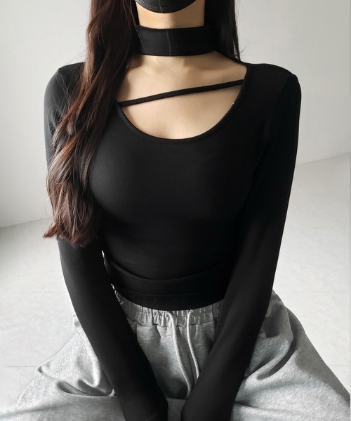 me+em select(ミームセレクト)の「【 3color / 裏起毛 】チョーカーナナメストラップシャーリングトップス / choker naname strap shirring tops(Tシャツ/カットソー・レディース・ホワイト/ブラック/グレー・FREE)」の5枚目の写真