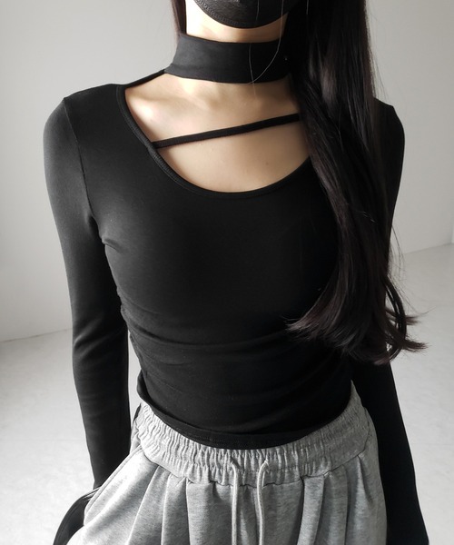 me+em select(ミームセレクト)の「【 3color / 裏起毛 】チョーカーナナメストラップシャーリングトップス / choker naname strap shirring tops(Tシャツ/カットソー・レディース・ホワイト/ブラック/グレー・FREE)」の6枚目の写真