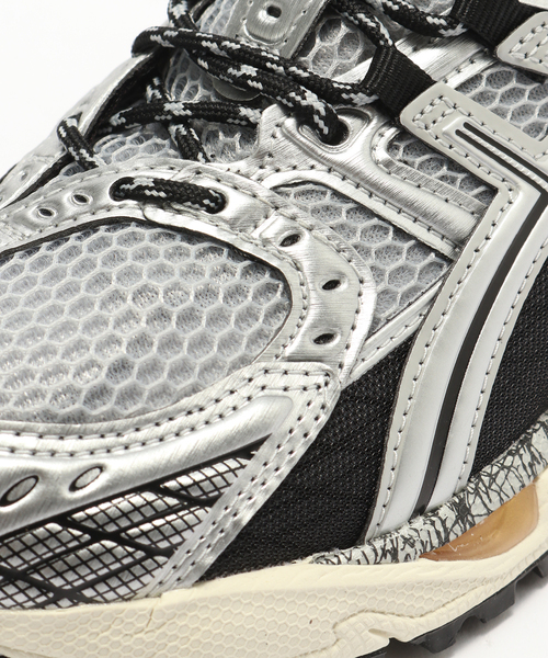 ASICS(アシックス)の「ASICS / アシックス GEL-NIMBUS 10.1 / 1203A543(スニーカー・レディース・ブラック系その他/ブラック/グリーン・24cm/25cm)」の11枚目の写真