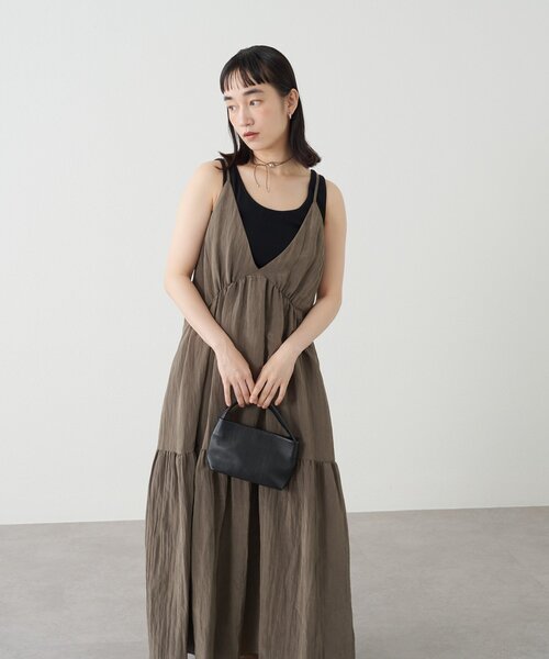 Omekashi（オメカシ）の「ディープネックキャミワンピース（ワンピース・レディース・アイボリー/ブラック/ブラウン・36/38）」の7枚目の写真