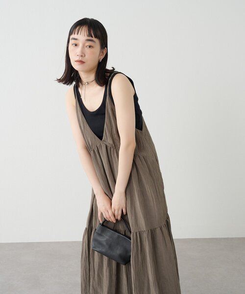 Omekashi（オメカシ）の「ディープネックキャミワンピース（ワンピース・レディース・アイボリー/ブラック/ブラウン・36/38）」の9枚目の写真