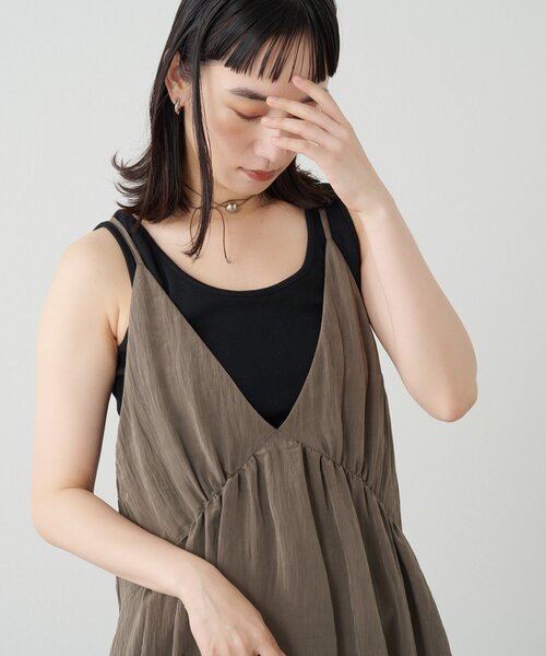 Omekashi（オメカシ）の「ディープネックキャミワンピース（ワンピース・レディース・アイボリー/ブラック/ブラウン・36/38）」の11枚目の写真