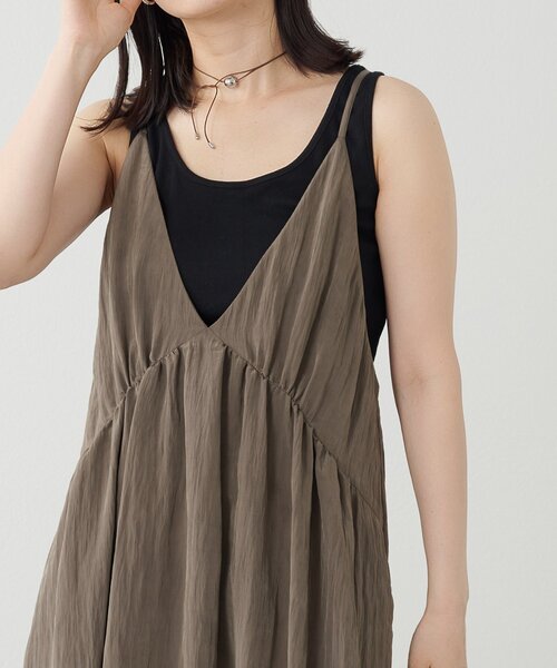 Omekashi（オメカシ）の「ディープネックキャミワンピース（ワンピース・レディース・アイボリー/ブラック/ブラウン・36/38）」の13枚目の写真