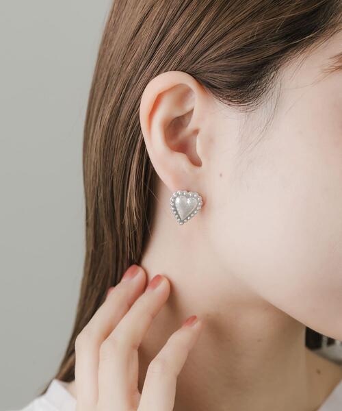 SMELLY（スメリー）の「マットメタルハートピアス（ピアス（両耳用）・レディース・シルバー・-）」の5枚目の写真
