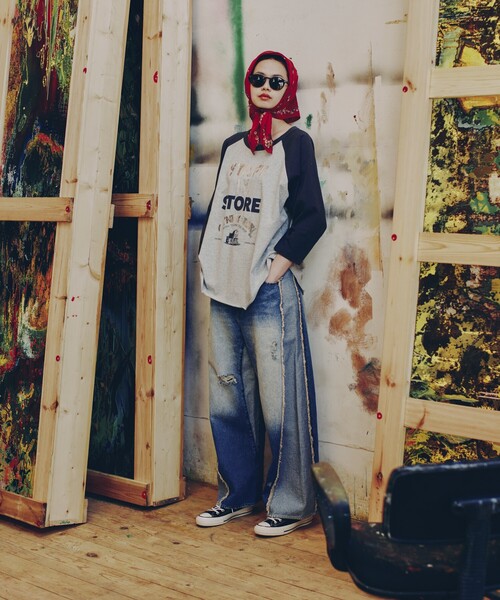 Freada（フリーダ）の「Freada/フリーダ ロゴ 箔プリント ラグランTシャツ（Tシャツ/カットソー・レディース・ブラウン/ホワイト/グレー・ﾌﾘ-）」の4枚目の写真