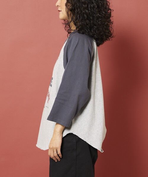 Freada（フリーダ）の「Freada/フリーダ ロゴ 箔プリント ラグランTシャツ（Tシャツ/カットソー・レディース・ブラウン/ホワイト/グレー・ﾌﾘ-）」の14枚目の写真