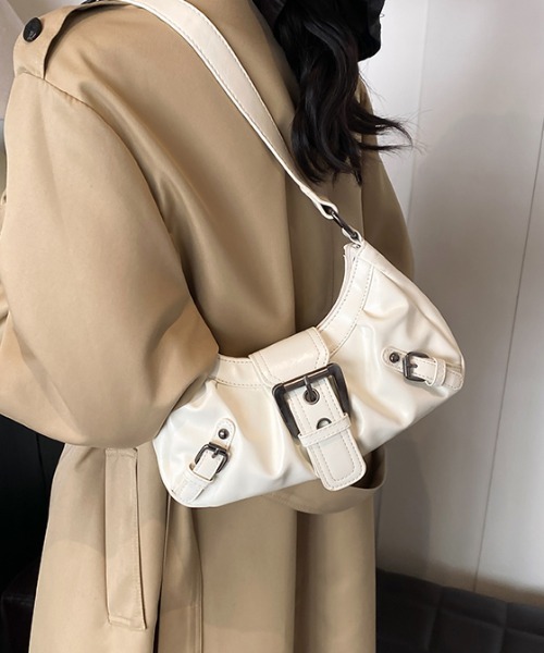 gossip!ロサンゼルス(ゴシップロサンゼルス)の「Y2K バックル ベルト ショルダーバッグ /500mlペットボトル収納可能(ショルダーバッグ・レディース・オフホワイト/ワイン/ブラック/ブラウン・FREE)」の10枚目の写真
