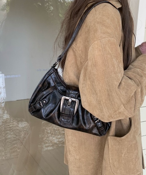 gossip!ロサンゼルス(ゴシップロサンゼルス)の「Y2K バックル ベルト ショルダーバッグ /500mlペットボトル収納可能(ショルダーバッグ・レディース・オフホワイト/ワイン/ブラック/ブラウン・FREE)」の16枚目の写真