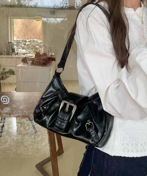 gossip!ロサンゼルス(ゴシップロサンゼルス)の「Y2K バックル ベルト ショルダーバッグ /500mlペットボトル収納可能(ショルダーバッグ・レディース・オフホワイト/ワイン/ブラック/ブラウン・FREE)」の20枚目の写真