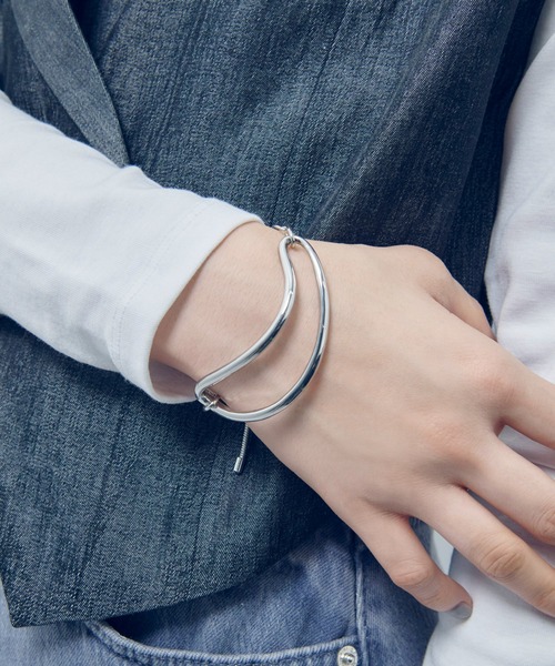 GOLDY（ゴールディ）の「ワイド カーブ スネーク チェーン ブレスレット（ブレスレット・レディース・ゴールド/シルバー系その他/ゴールド系その他/シルバー・FREE）」の2枚目の写真