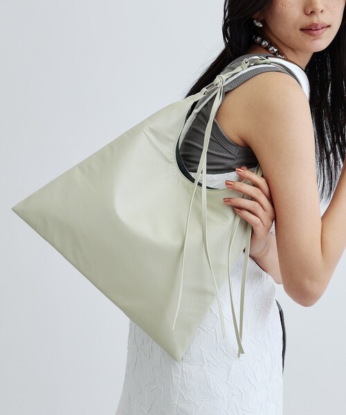 GALLEST(ギャレスト)の「【LE VERNIS】Sculpture square bag S(ショルダーバッグ・レディース・グリーン系・00)」の1枚目の写真